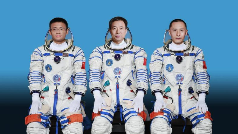 China concede medalhas a astronautas da Shenzhou-16