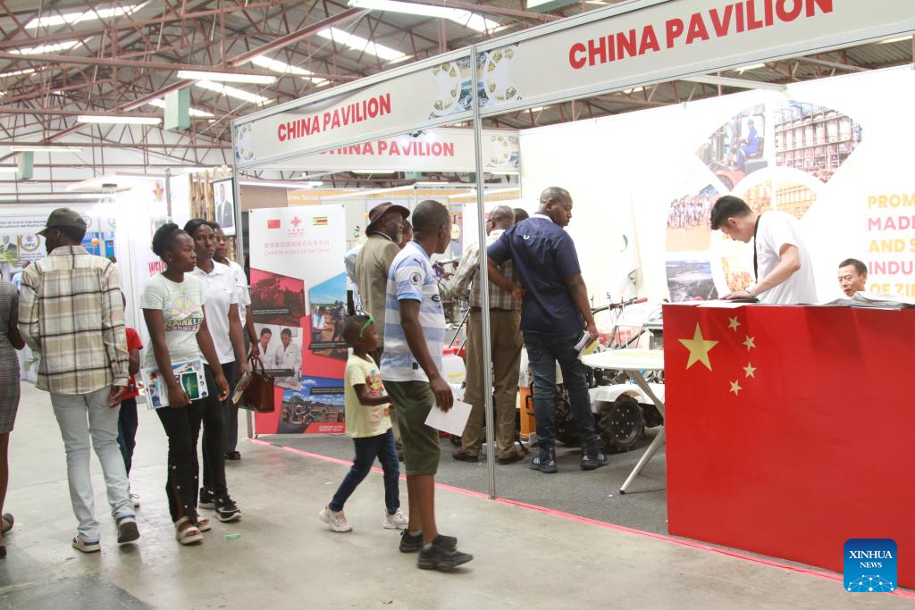 China se compromete a apoiar o desenvolvimento do Zimbábue impulsionado pela inovação