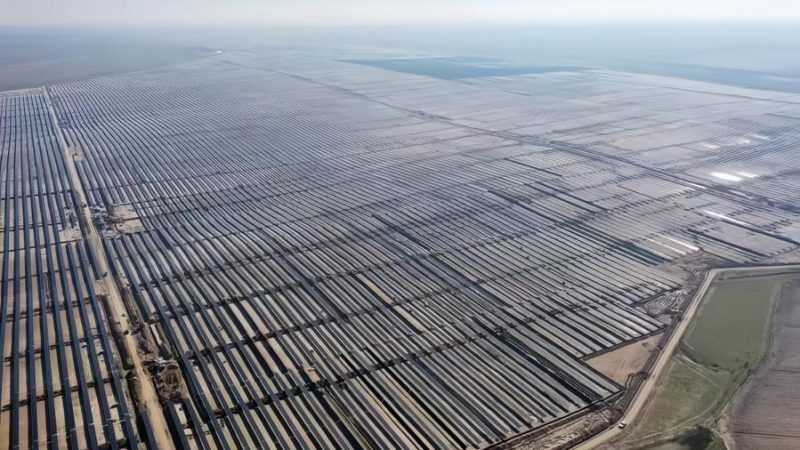 Sinergia movida a energia solar: usina solar de Samarkand reforça os laços verdes entre China e Uzbequistão