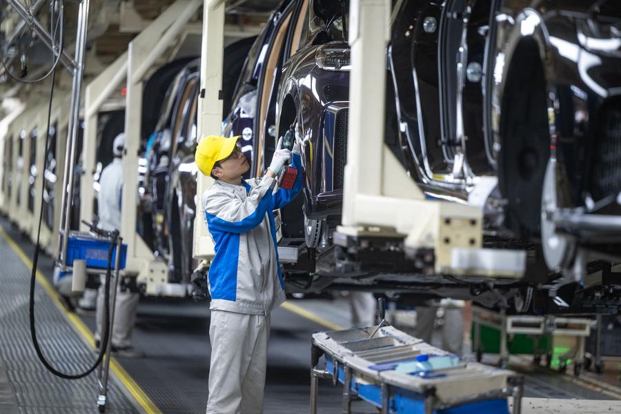 Indústria chinesa de fabricação de automóveis registra crescimento constante no primeiro trimestre