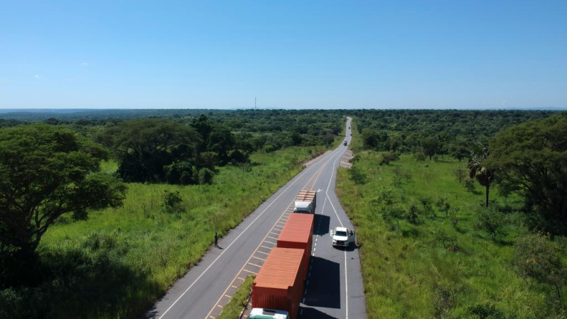 Rodovia de Uganda construída pela China transforma vidas e impulsiona economia