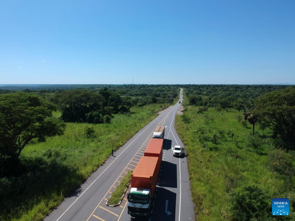 Rodovia de Uganda construída pela China transforma vidas e impulsiona economia