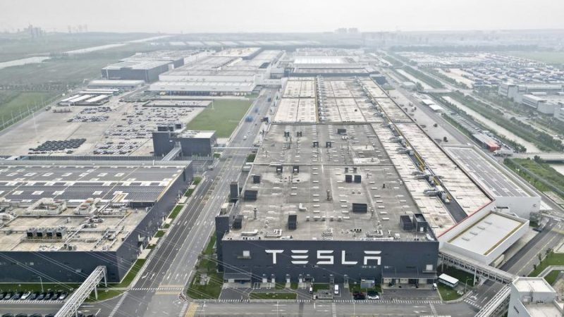 Fábrica de baterias “marco” da Tesla em Shanghai começa sua construção