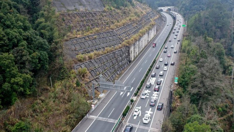 Número de grandes acidentes rodoviários cai na China apesar de aumento de veículos