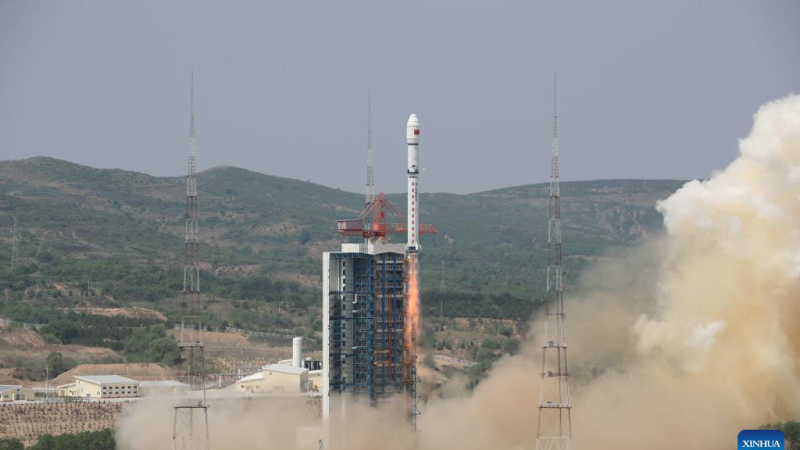 China envia quatro satélites ao espaço