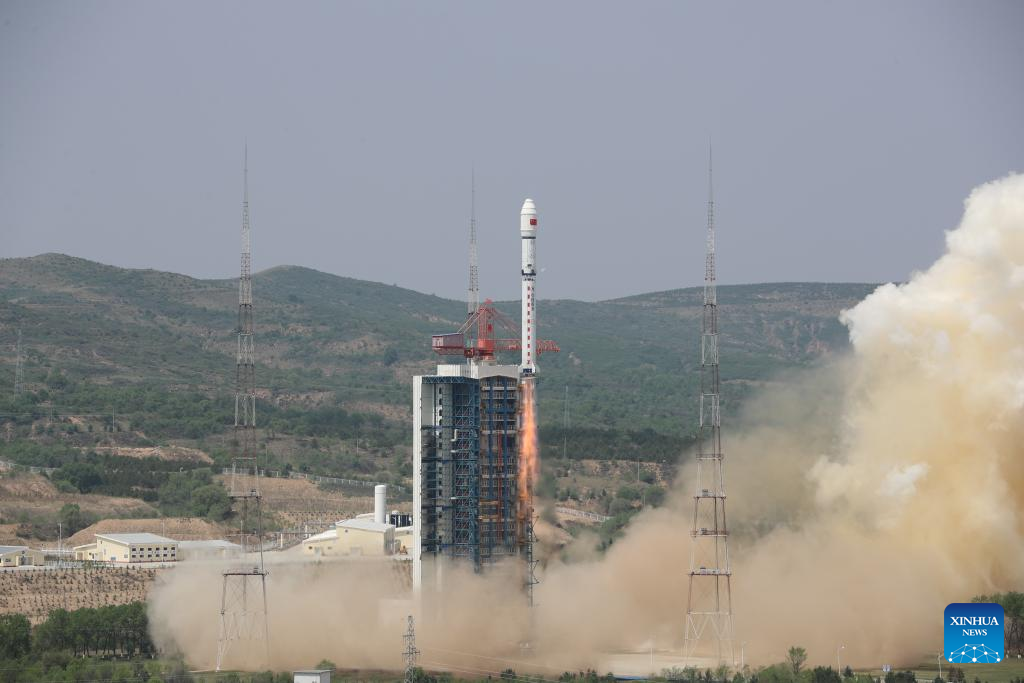 China envia quatro satélites ao espaço