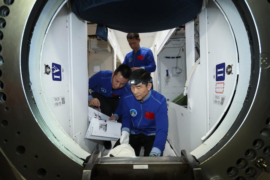 Dez candidatos são selecionados para quarto grupo de astronautas da China