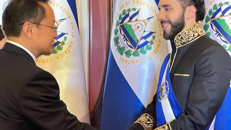 Enviado especial de Xi participa da posse do presidente de El Salvador