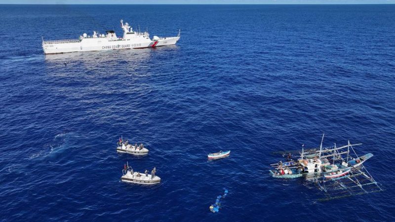 Guarda Costeira da China socorre pescadores filipinos feridos no Mar do Sul da China