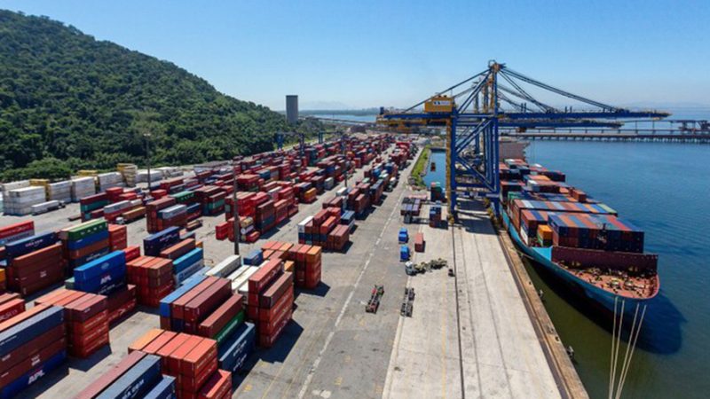 Brasil registra superávit comercial de US$ 42,3 bilhões no primeiro semestre