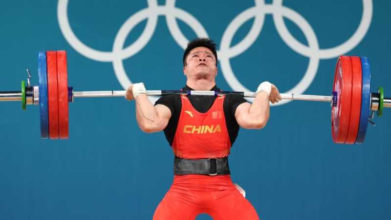 Halterofilista chinês Li Fabin conquista bicampeonato olímpico na categoria até 61kg masculina em Paris 2024