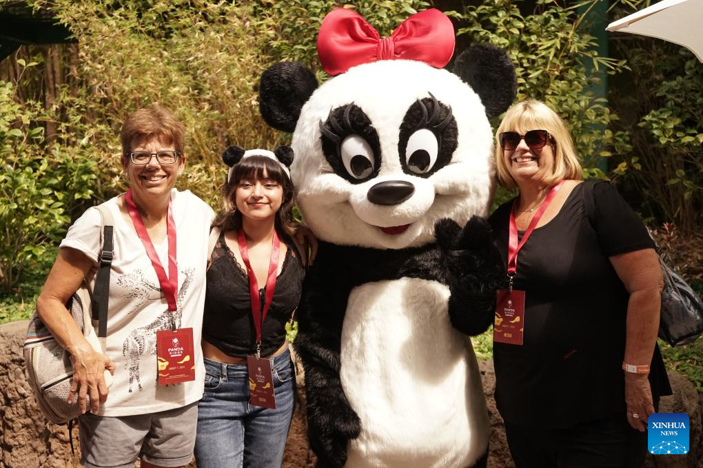 Califórnia proclama o Dia do Panda em homenagem à estreia pública de dois pandas gigantes