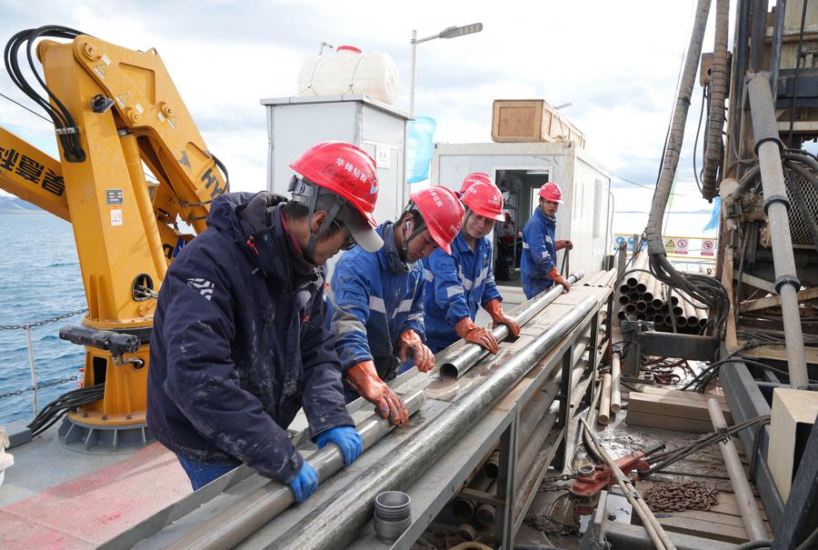 Quase 12 mil talentos ajudam no desenvolvimento de Xizang ao longo de 30 anos