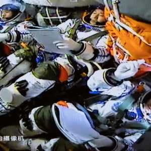 Nave espacial chinesa Shenzhou-19 atrai a combinação da estação espacial