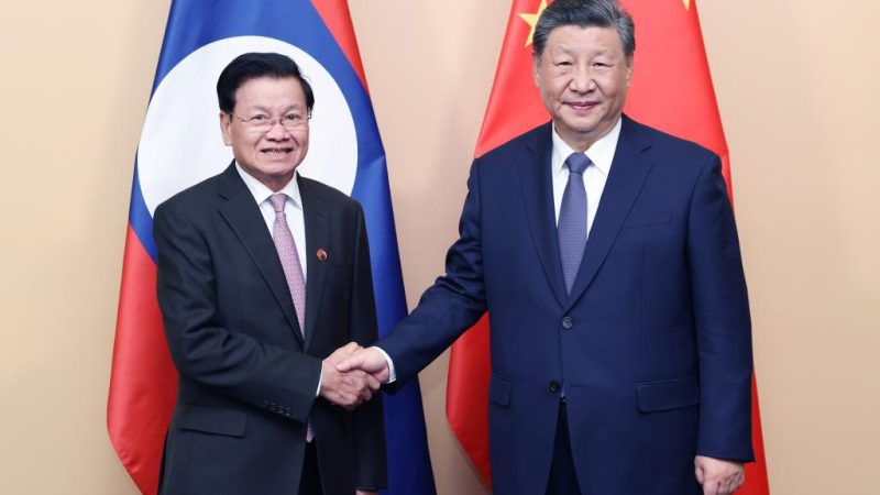 Xi pede que China e Laos forjem modelo para cooperação do Cinturão e Rota