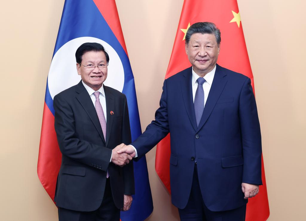 Xi pede que China e Laos forjem modelo para cooperação do Cinturão e Rota