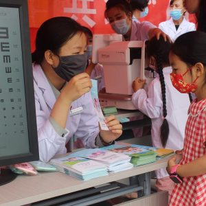 10 horas de sono: China anuncia novas medidas para prevenir a miopia entre crianças