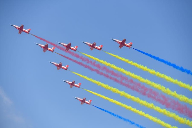 Airshow China começa em Zhuhai, no sul da China