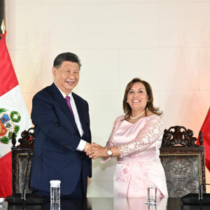 Xi diz que Porto de Chancay consolidará a posição do Peru como porta de entrada que conecta terra e mar, Ásia e América Latina