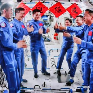 Nave espacial chinesa Shenzhou-18 é separada da combinação da estação espacial