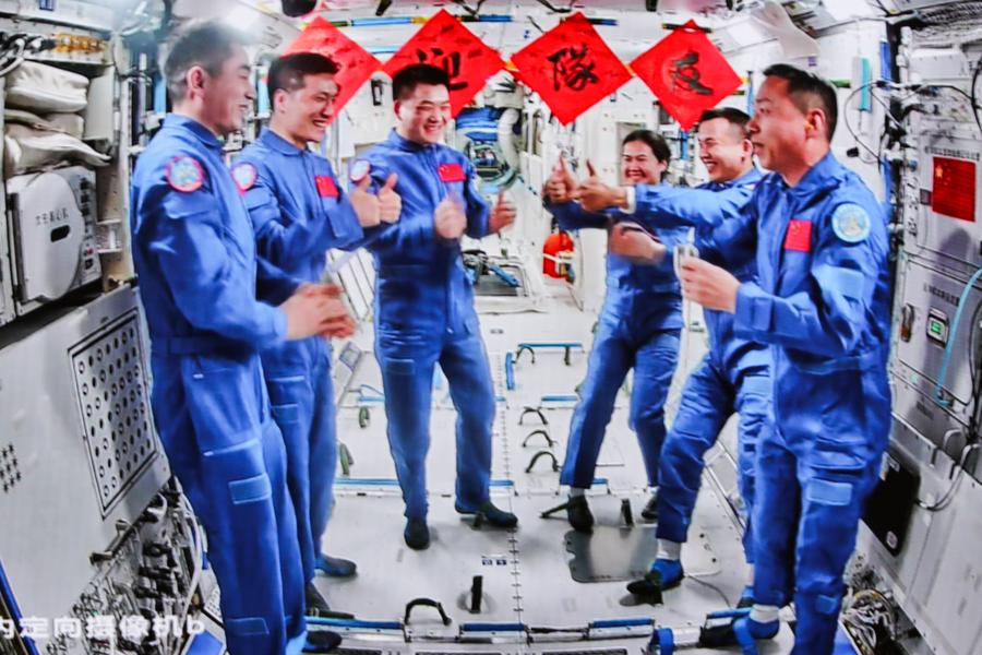 Nave espacial chinesa Shenzhou-18 é separada da combinação da estação espacial