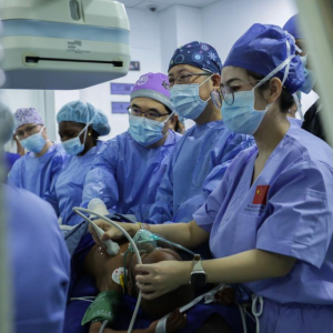 Destaque: Crianças da Tanzânia passam por cirurgias cardiovasculares bem-sucedidas com nova tecnologia pioneira chinesa