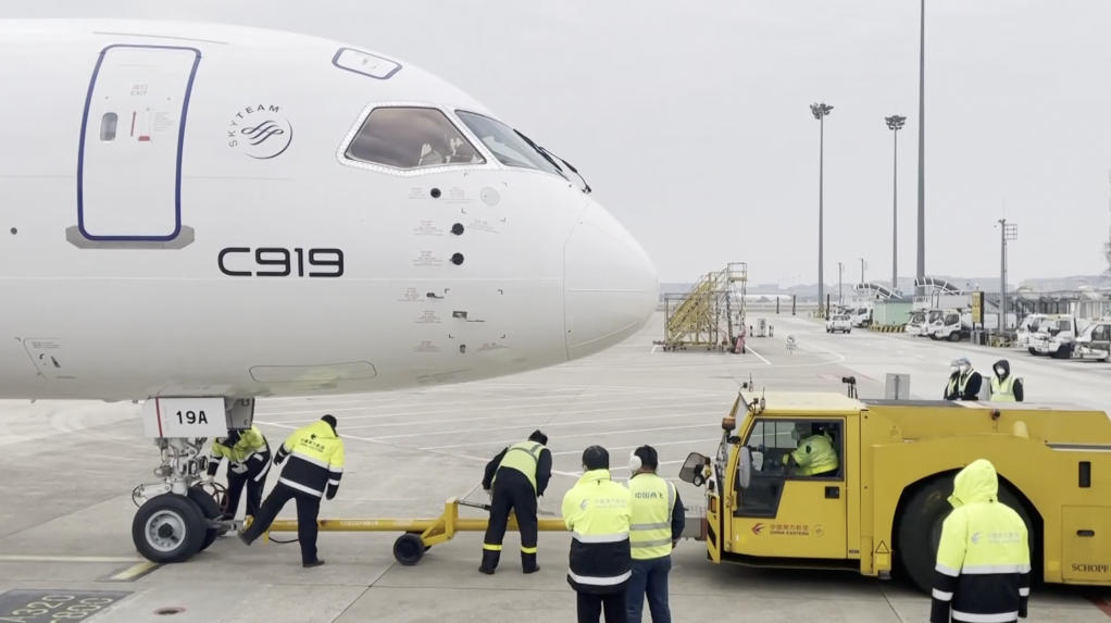 Primeiro avião C919 começa voo de teste de 100 horas