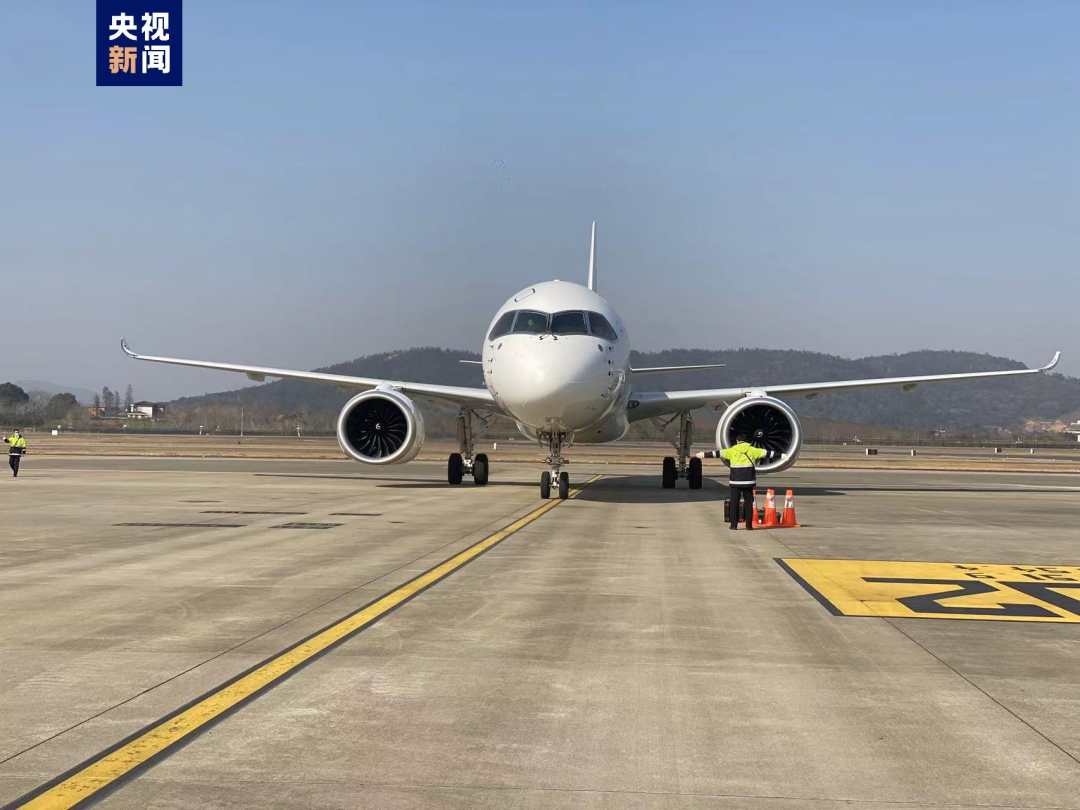 Jato chinês C919 faz primeiro voo no Ano do Coelho