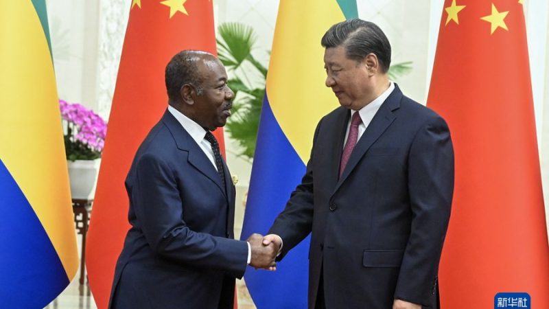 Xi Jinping se reúne com presidente do Gabão em Beijing