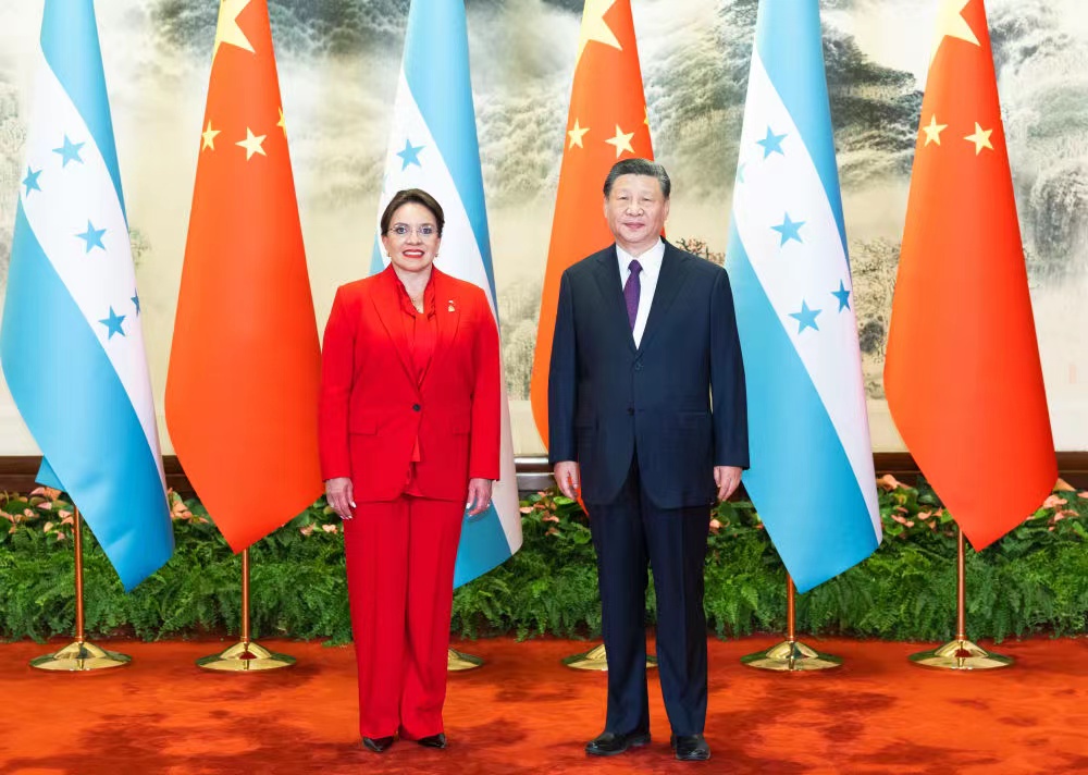 Xi Jinping se encontra com presidente de Honduras em Beijing