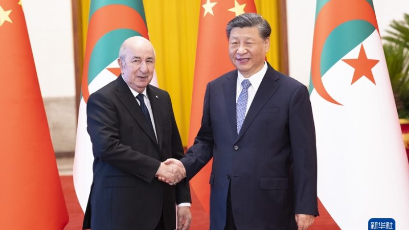 Home Notícias Comentário Vídeos Galeria de Fotos Especiais Chinês Dia-a-Dia Xi Jinping e presidente argelino reforçam laços comuns em encontro em Beijing