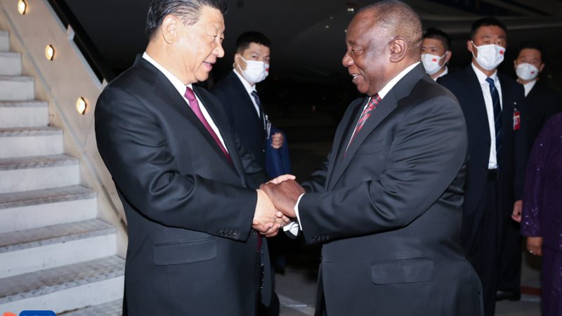 Xi Jinping chega à África do Sul para 15ª Cúpula do BRICS e visita de Estado