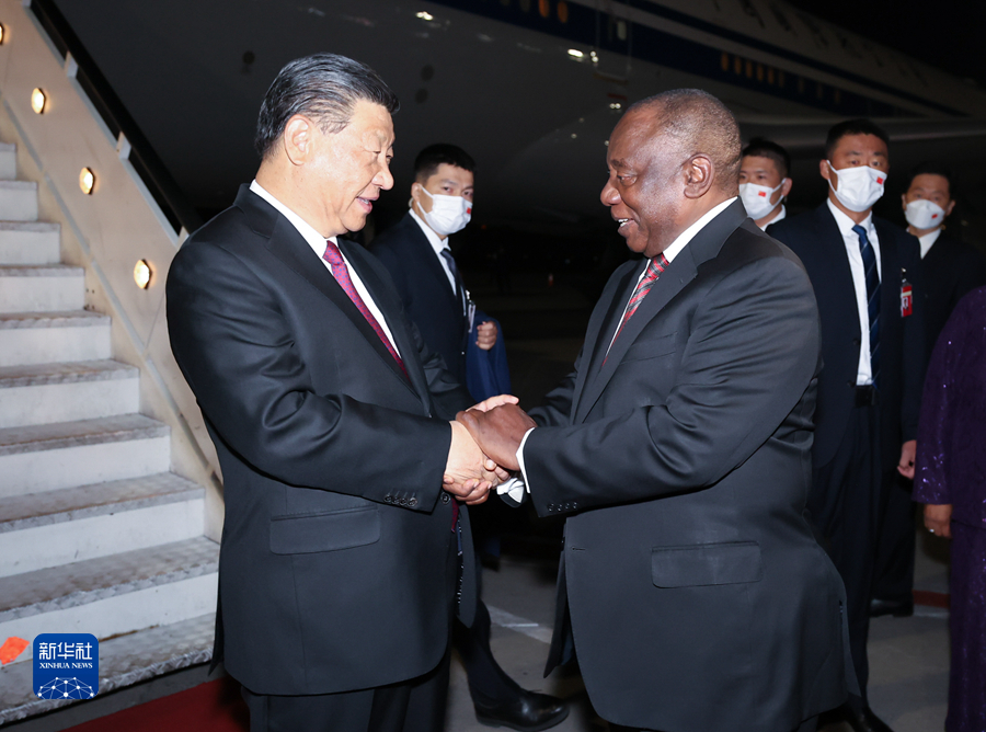 Xi Jinping chega à África do Sul para 15ª Cúpula do BRICS e visita de Estado