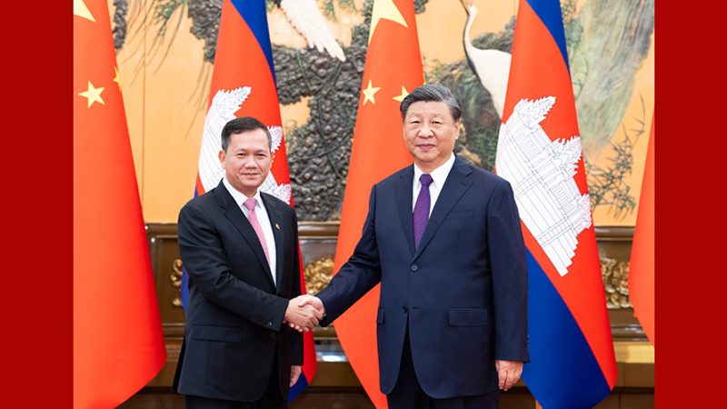 Xi Jinping recebe primeiro-ministro do Camboja em Beijing