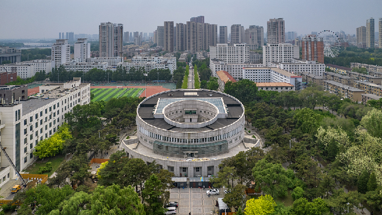 Xi Jinping responde à carta de professores e estudantes da Universidade do Nordeste da China