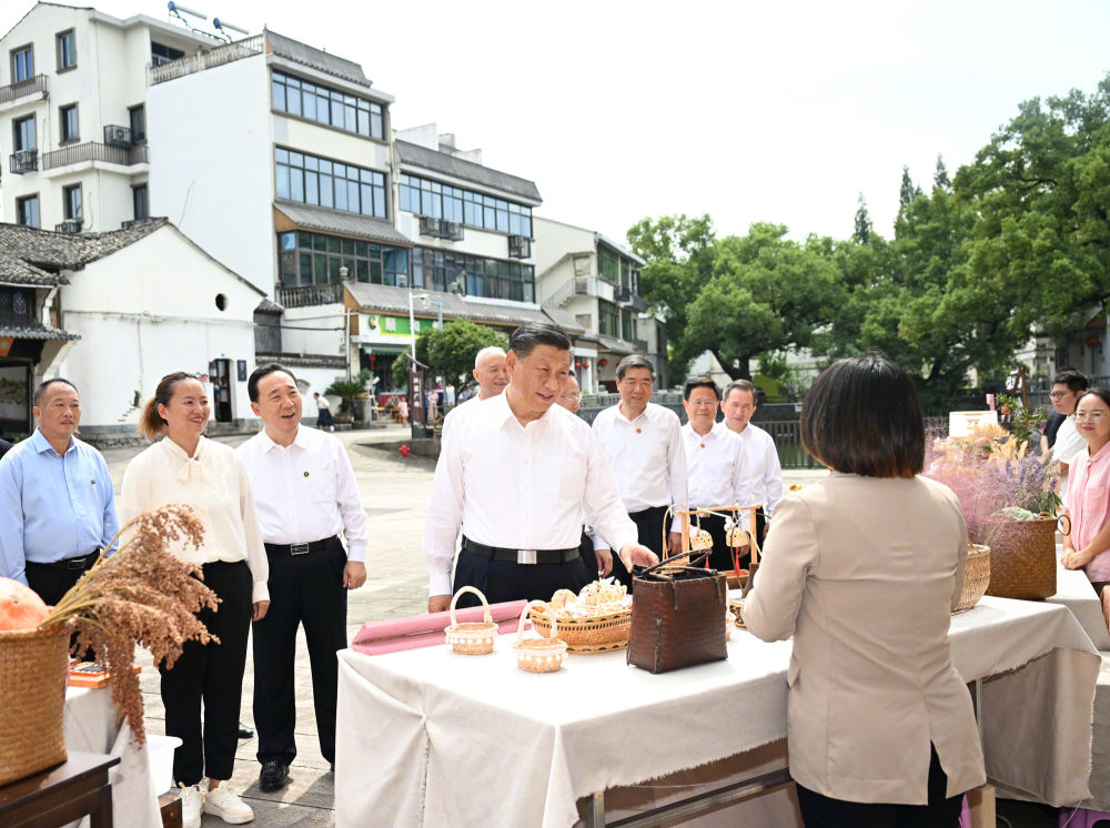 Xi Jinping inspeciona o município de Jinhua