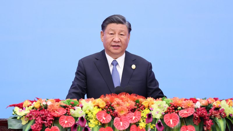 Xi Jinping faz discurso na cerimônia de abertura do terceiro Fórum do Cinturão e Rota para Cooperação Internacional