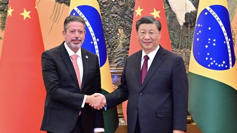 Xi Jinping recebe presidente da Câmara dos Deputados do Brasil