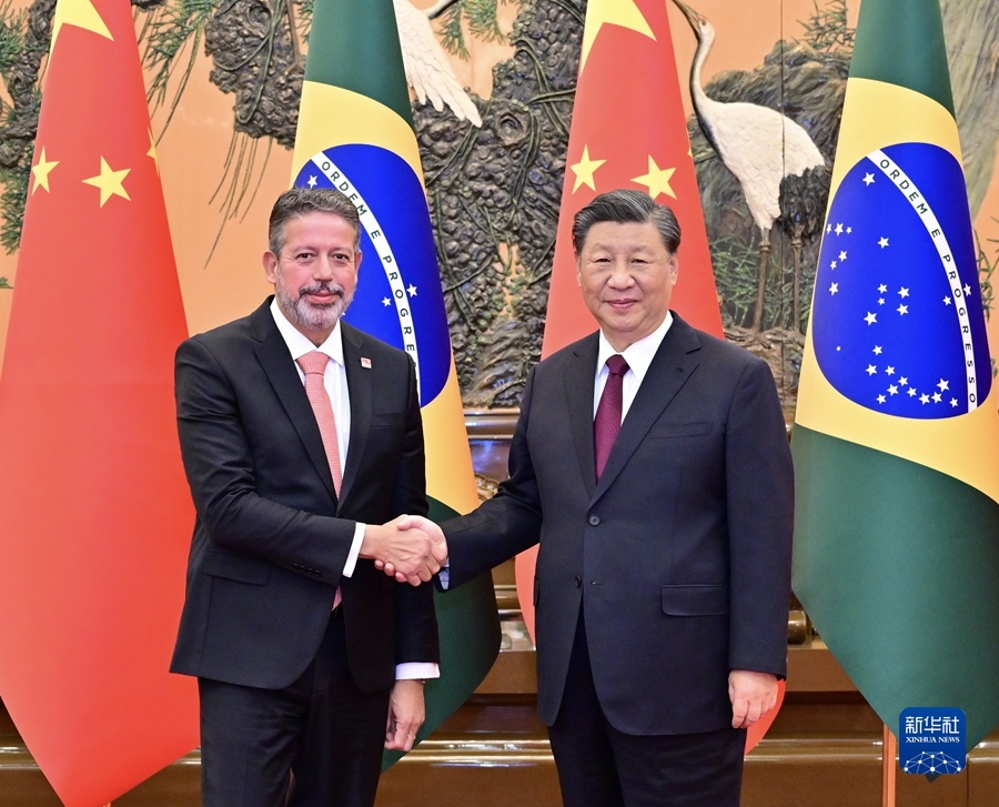 Xi Jinping recebe presidente da Câmara dos Deputados do Brasil