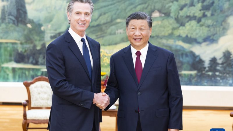 Xi Jinping se reúne com governador do estado da Califórnia dos EUA