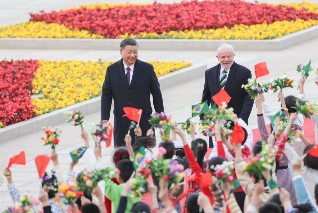 Presidentes da China e do Brasil trocam congratulações pelos 50 anos das relações diplomáticas