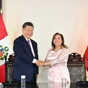 Chefes de Estado da China e do Peru inauguram novo porto