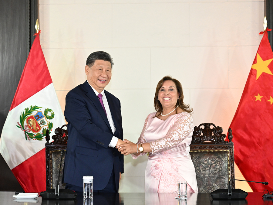 Chefes de Estado da China e do Peru inauguram novo porto