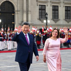 Xi Jinping reúne-se com a presidente peruana