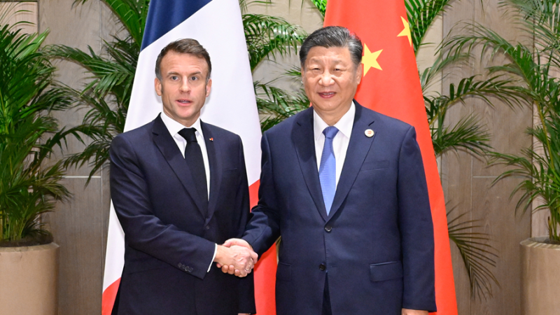 Xi Jinping se reúne com o presidente francês