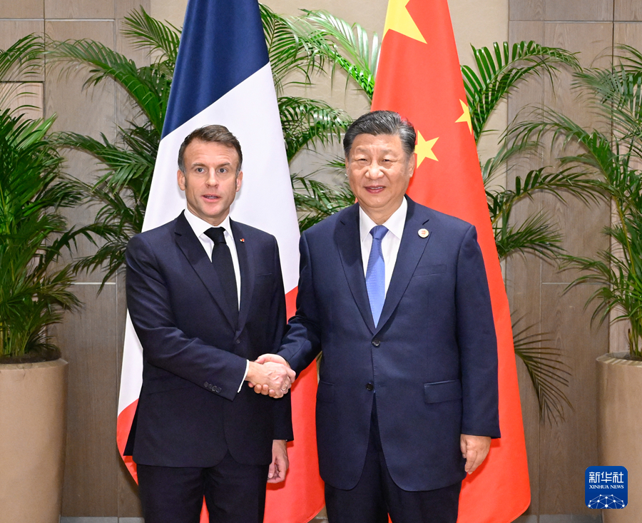 Xi Jinping se reúne com o presidente francês