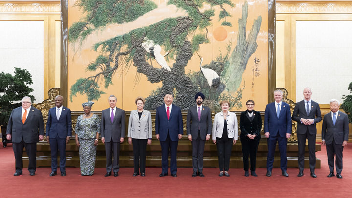 Xi Jinping recebe chefes de grandes organizações econômicas internacionais