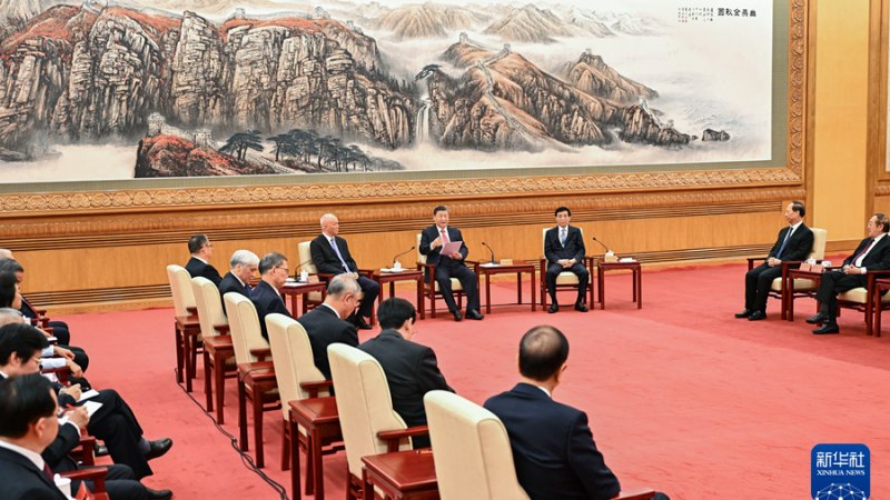 Xi Jinping reúne-se com pessoas fora do PCCh para celebrar o Ano Novo Chinês