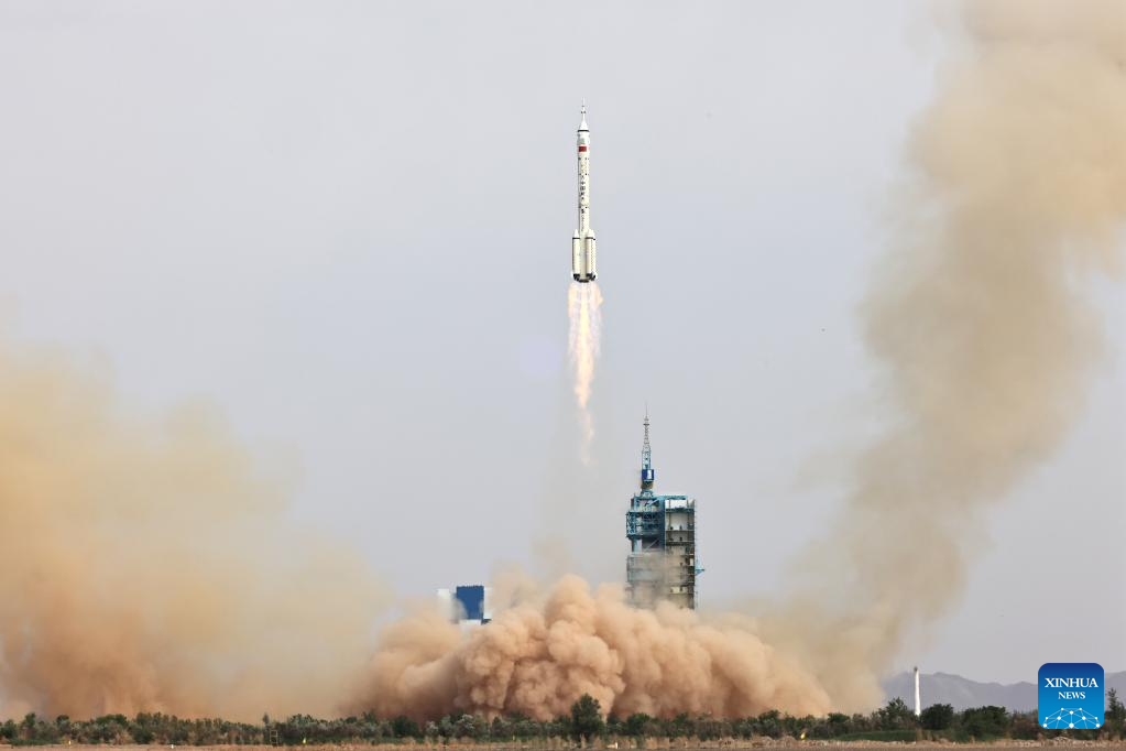 China lança espaçonave tripulada Shenzhou-16 para missão de cinco meses na estação espacial