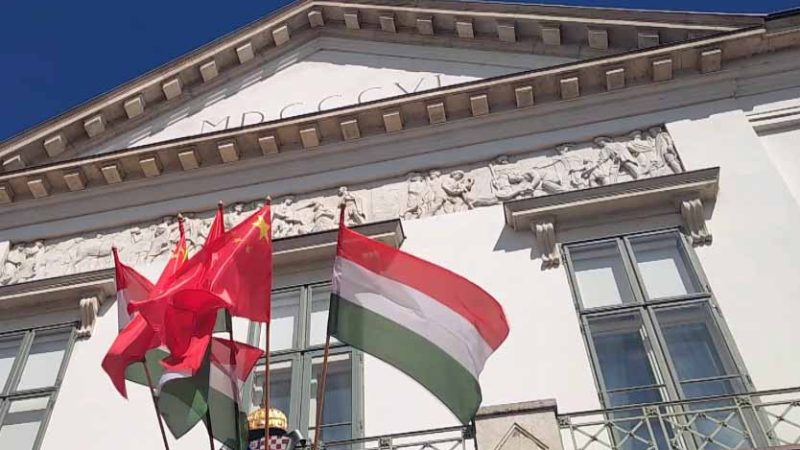 Presidente Xi Jinping se reúne com presidente húngaro Tamás Sulyok